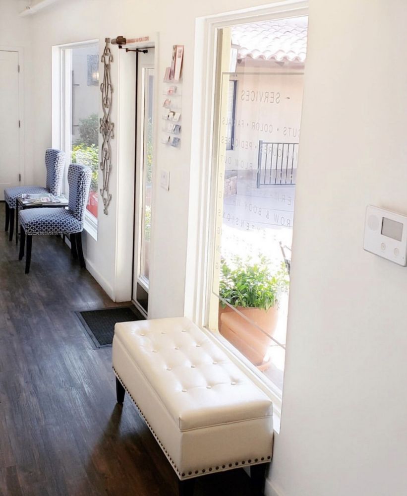 Young Again Cosmetic Injections Logo