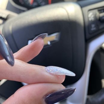 Glossi Nail Bar - Nail Salons Near Me - Colma, California
