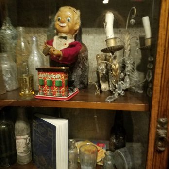 Hot Tin - Vintage decor - Cocktail Bars Near Me - New Orleans, Louisiana