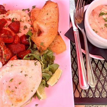 V Restaurant, Bistro & Bar - Shrimp & Grits with an extra fried egg and a side of Country Gravy - New American Near Me - Murphys, California V Restaurant, Bistro & Bar - Shrimp & Grits with an extra fried egg and a side of Country Gravy - New American Near Me - Murphys, California
