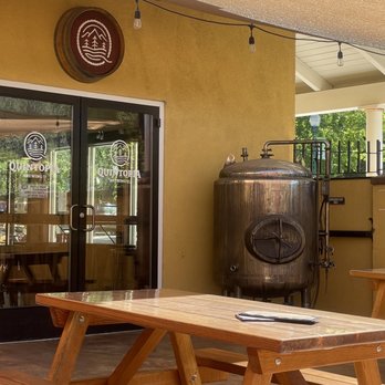 Quintopia Brewing Co - Outside dining - Brewpubs Near Me - Quincy, California Quintopia Brewing Co - Outside dining - Brewpubs Near Me - Quincy, California