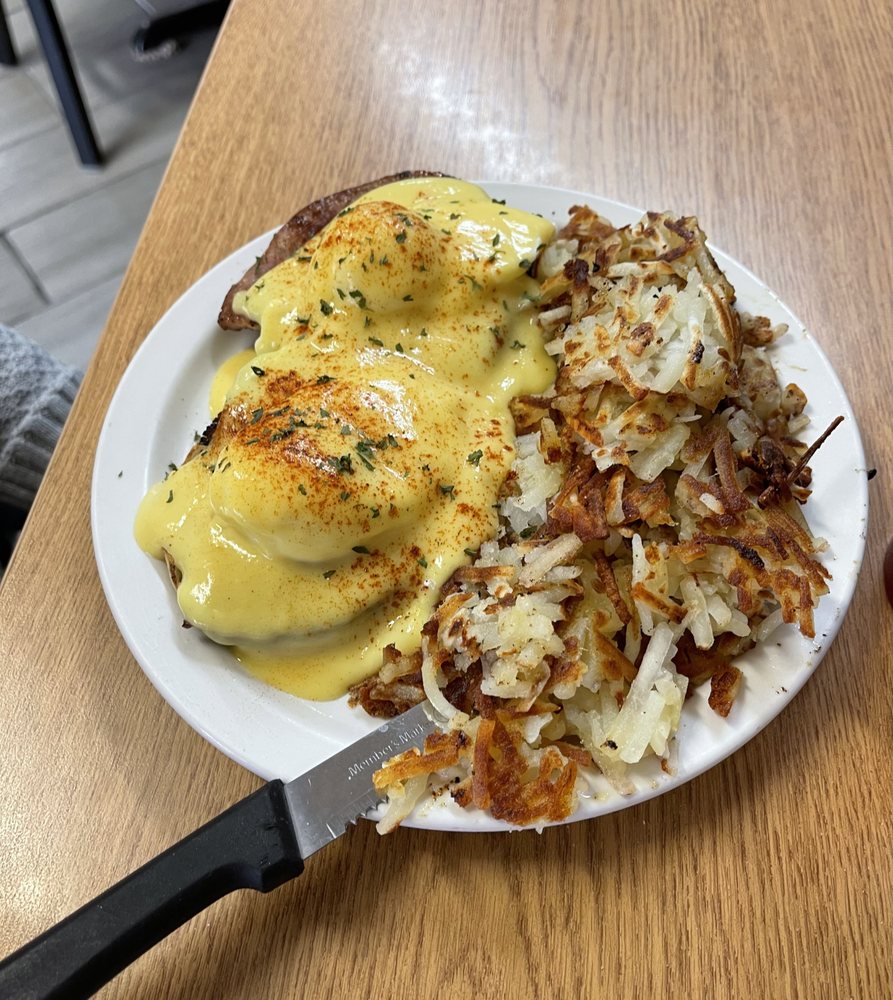 SID HARVEY’S FAMILY DINER Updated October 2024 704 E Grand Ave