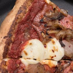 Leonardo's Pizza - Look at the surprise on the cheese!