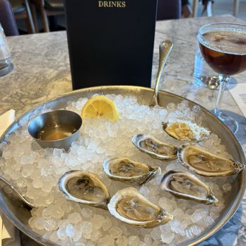 Earls Kitchen + Bar - New American Near Me - Orlando, Florida Earls Kitchen + Bar - New American Near Me - Orlando, Florida