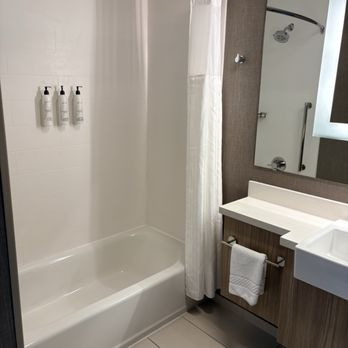 SpringHill Suites by Marriott Topeka Southwest - Spacious Tub/Shower Area - Hotels Near Me - Topeka, Kansas SpringHill Suites by Marriott Topeka Southwest - Spacious Tub/Shower Area - Hotels Near Me - Topeka, Kansas