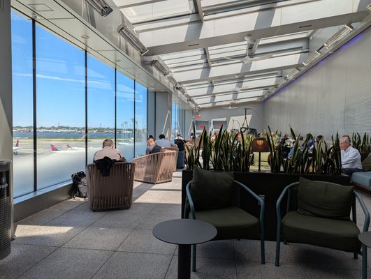 Delta Sky Club - Terminal C by null