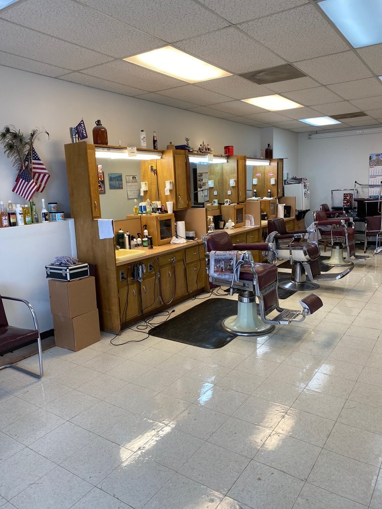 FOREST HEIGHTS BARBER SHOP Updated September 2024 855 N Center St