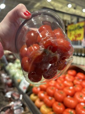 Nino Salvaggio International Marketplace by null