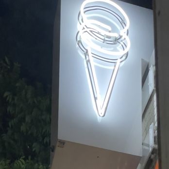 Jeni's Splendid Ice Creams - Jeni's sign - Ice Cream & Frozen Yogurt Near Me - Austin, Texas
