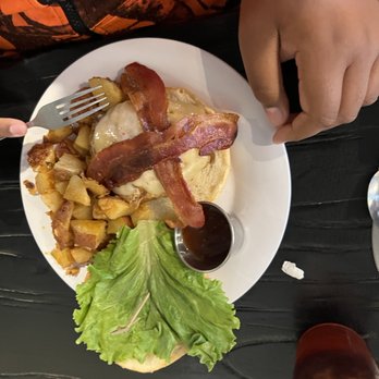 The Parkside Cafe - Chicken sandwich - Cafes Near Me - Bristol, Connecticut