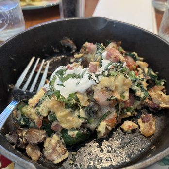 Petit Soleil - Skillet breakfast - Breakfast & Brunch Near Me - Napa, California