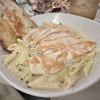 Luna Bistro Cafe - Chicken creamy pasta - New American Near Me - Long Beach, California