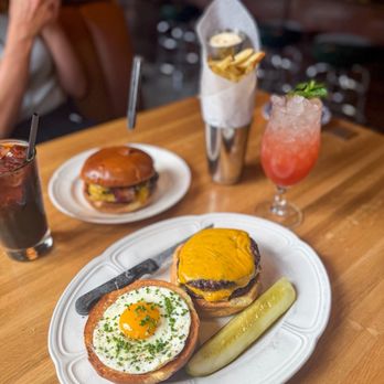 Au Cheval - Single Cheeseburger - Bars Near Me - Chicago, Illinois