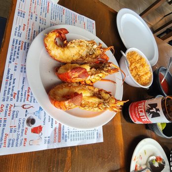 Mariscos Puerto Nuevo - 3 medium lobsters and rice - Mexican Near Me - Puerto Nuevo, BCN Mariscos Puerto Nuevo - 3 medium lobsters and rice - Mexican Near Me - Puerto Nuevo, BCN