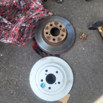 Diego The Mechanic - Diego fixed my brakes up in my driveway - that's convenience!! - Auto Repair Near Me Diego The Mechanic - Diego fixed my brakes up in my driveway - that's convenience!! - Auto Repair Near Me