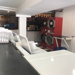 The most stylish laundromat in Montreal. Did my first load here in 1994!