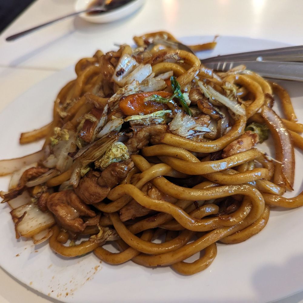 Zen Noodle Bar - Stir fry udon noodle with chicken - Shanghainese Near Me - San Mateo, California Zen Noodle Bar - Stir fry udon noodle with chicken - Shanghainese Near Me - San Mateo, California