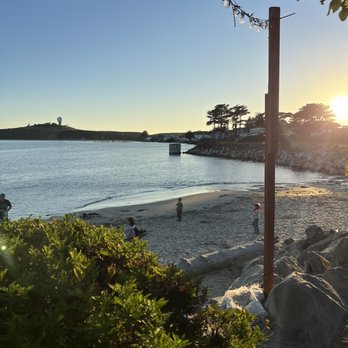 Barbara's Fishtrap - Outside seating - Seafood Near Me - Half Moon Bay, California