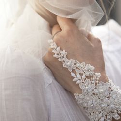 Maisoin Johanna Braitbart - Bracelet in lace done by hand