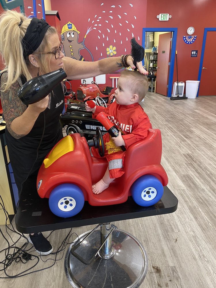 COOKIE CUTTERS HAIRCUTS FOR KIDS 1261 N Canyon Creek Pkwy, Spanish