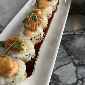 Earls Kitchen + Bar - Crispy Shrimp Roll - New American Near Me - Orlando, Florida