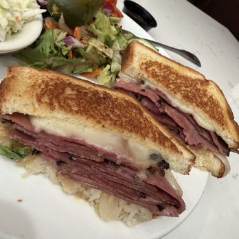 State Line Family Restaurant - Diners Near Me - Tappan, New York