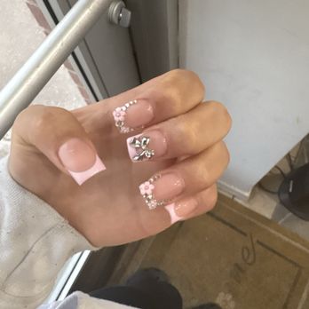 Creative Nails - Nail Salons Near Me - Carpentersville, Illinois