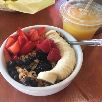 Flake - Yogurt bowl with fresh orange juice. - Breakfast & Brunch Near Me - Venice, California