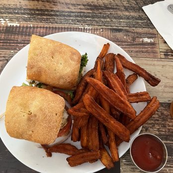 Bushfire Kitchen - Riverside - Chicken sandwich - American Near Me - Riverside, California