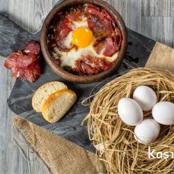Kaşık-La - Kaşık-La kiremitte yumurtalı kuş gömü pastırma.