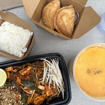 Thai Food Addict - Veg curry puffs, pad thai with tofu and penang curry - Thai Near Me - Helmetta, New Jersey