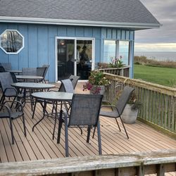 GIBS ON THE LAKE - Outdoor deck on a cool October weekday