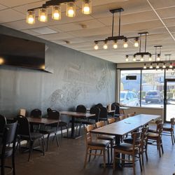 Squires Corner Kitchen - Not one person here