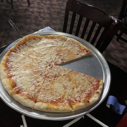Niki's Italian Bistro - Extra large pizza