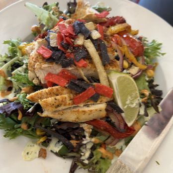 Placerville Public House - Salad with chicken - Beer Bar Near Me - Placerville, California Placerville Public House - Salad with chicken - Beer Bar Near Me - Placerville, California