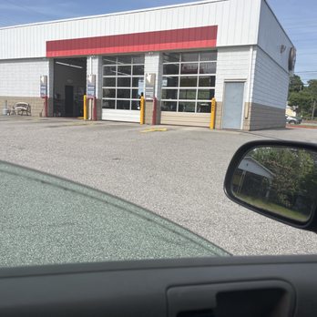 Jiffy Lube - Bay window open but they closed. - Auto Repair Near Me - Fayetteville, North Carolina