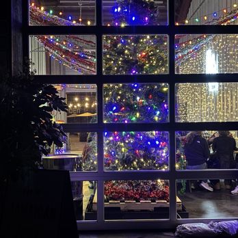 Lake Arrowhead Brewing - Deck the halls with cheer - Breweries Near Me - Lake Arrowhead, California Lake Arrowhead Brewing - Deck the halls with cheer - Breweries Near Me - Lake Arrowhead, California