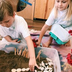 March Art Studios - Toddler workshop sensory garden bin.