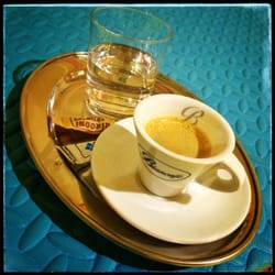 Brumbambule - Kafe tu už dělají o poznání lepší, na velké profi mašině