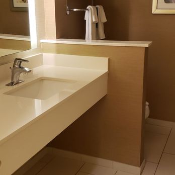 Fairfield by Marriott Inn & Suites Alexandria - Huge clean bathrooms - Hotels Near Me - Alexandria, Louisiana
