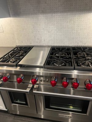 Deep Cleaning - Refresh Your Home with a Professional Deep Clean!
Our expert team tackles every nook and cranny, removing built-up dirt and grime for a truly spotless space. Perfect for special occasions, seasonal cleaning, or a fresh start. Schedule your deep cleaning today and enjoy a home that feels brand new!