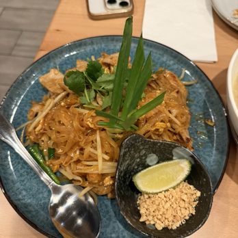Manon - Pad Thai - Thai Near Me - Fullerton, California Manon - Pad Thai - Thai Near Me - Fullerton, California