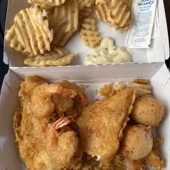 Long John Silver's - Fish & Shrimp Platter with no slaw, "double fries" take note I hadn't eaten any yet - Seafood Near Me - Fairfield, Ohio