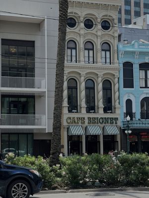 Cafe Beignet, Canal St. by null