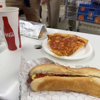 Costco - Hotdog and pizza slice - Wholesale Stores Near Me - Villebon-sur-Yvette, 91