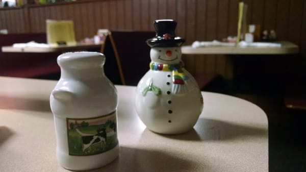 Photo of Billy's Country Kitchen - Dawsonville, GA, US. Cute salt and pepper shakers.