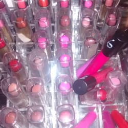 Cara Bonita - Te puedes probar los diferentes tonos de labiales.