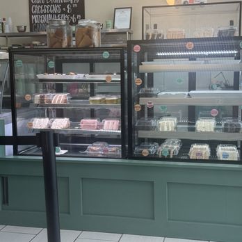 Scoop House and Bakery - Inside cake and cookie display - Ice Cream & Frozen Yogurt Near Me - Del City, Oklahoma
