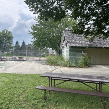 Stonefield Park - Public bathrooms, and tennis courts - Parks Near Me - Middleton, Wisconsin Stonefield Park - Public bathrooms, and tennis courts - Parks Near Me - Middleton, Wisconsin