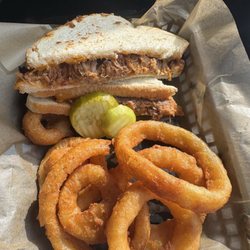 Mill St Sports Pub - Pulled pork melt
